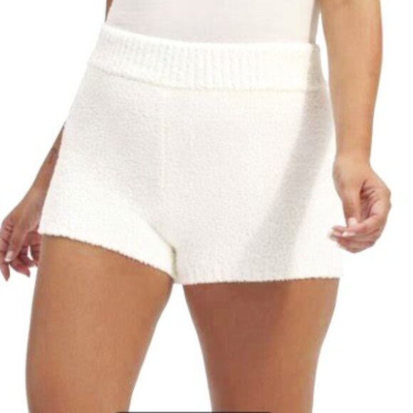 UGG Pants - UGG Finola Short - Women's Short in Cream Size XSmall  NEW